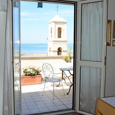Maison Huguette Civitavecchia Exterior photo